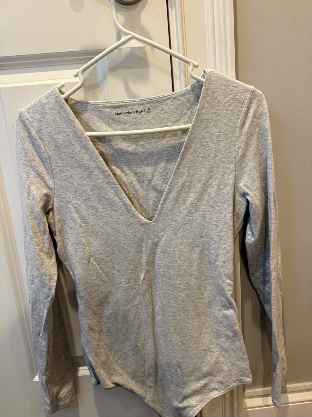 Abercrombie & Fitch Light Gray V-Neck Long Sleeve Bodysuit